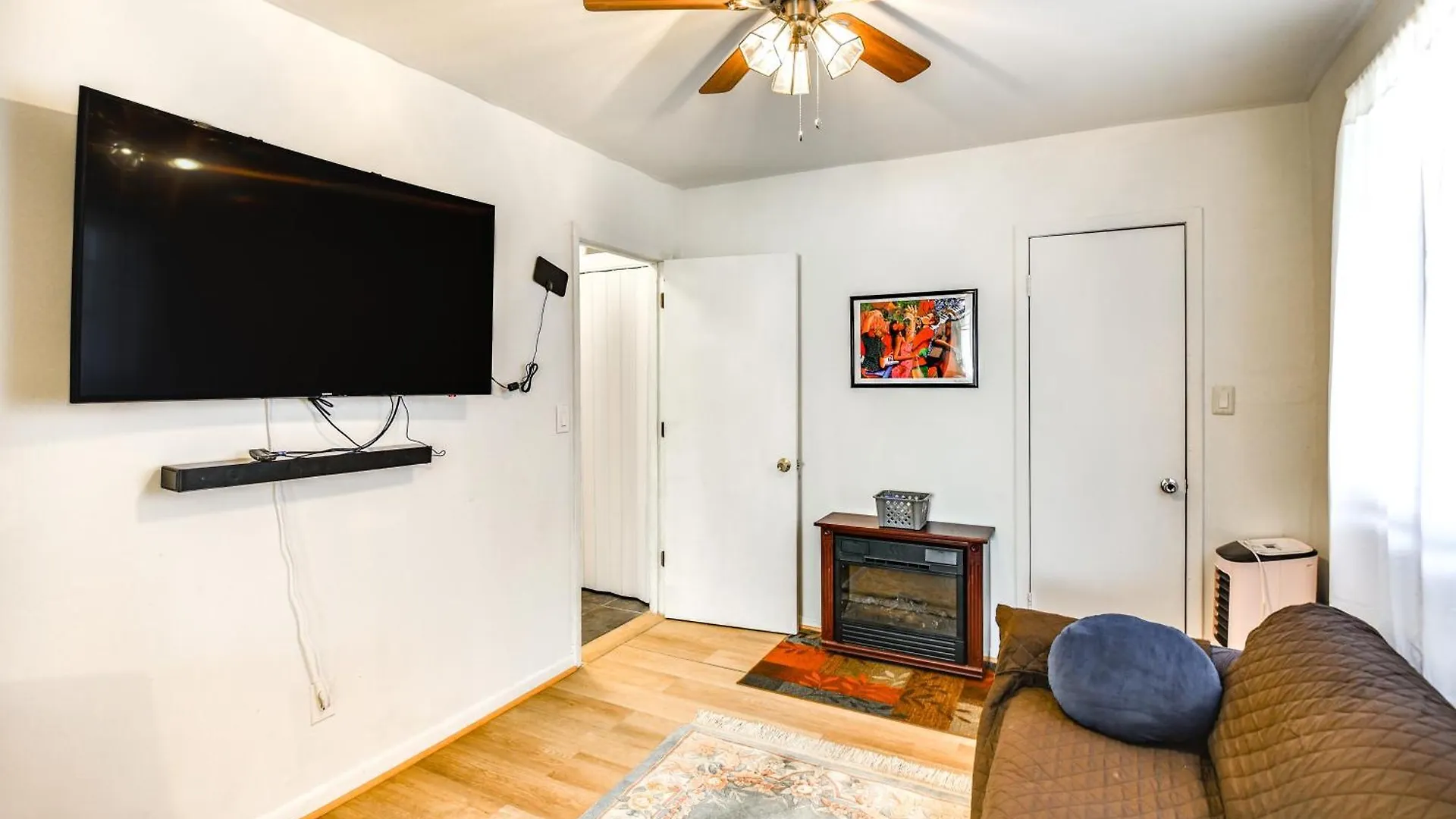 1 Mi To Dtwn Remote Work-Friendly Apt In Hampton! location
